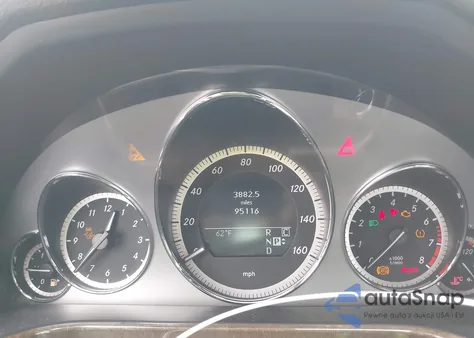 2010 Mercedes-Benz E 350 z USA, uszkodzony, nr VIN WDDHF5GB8AA077108